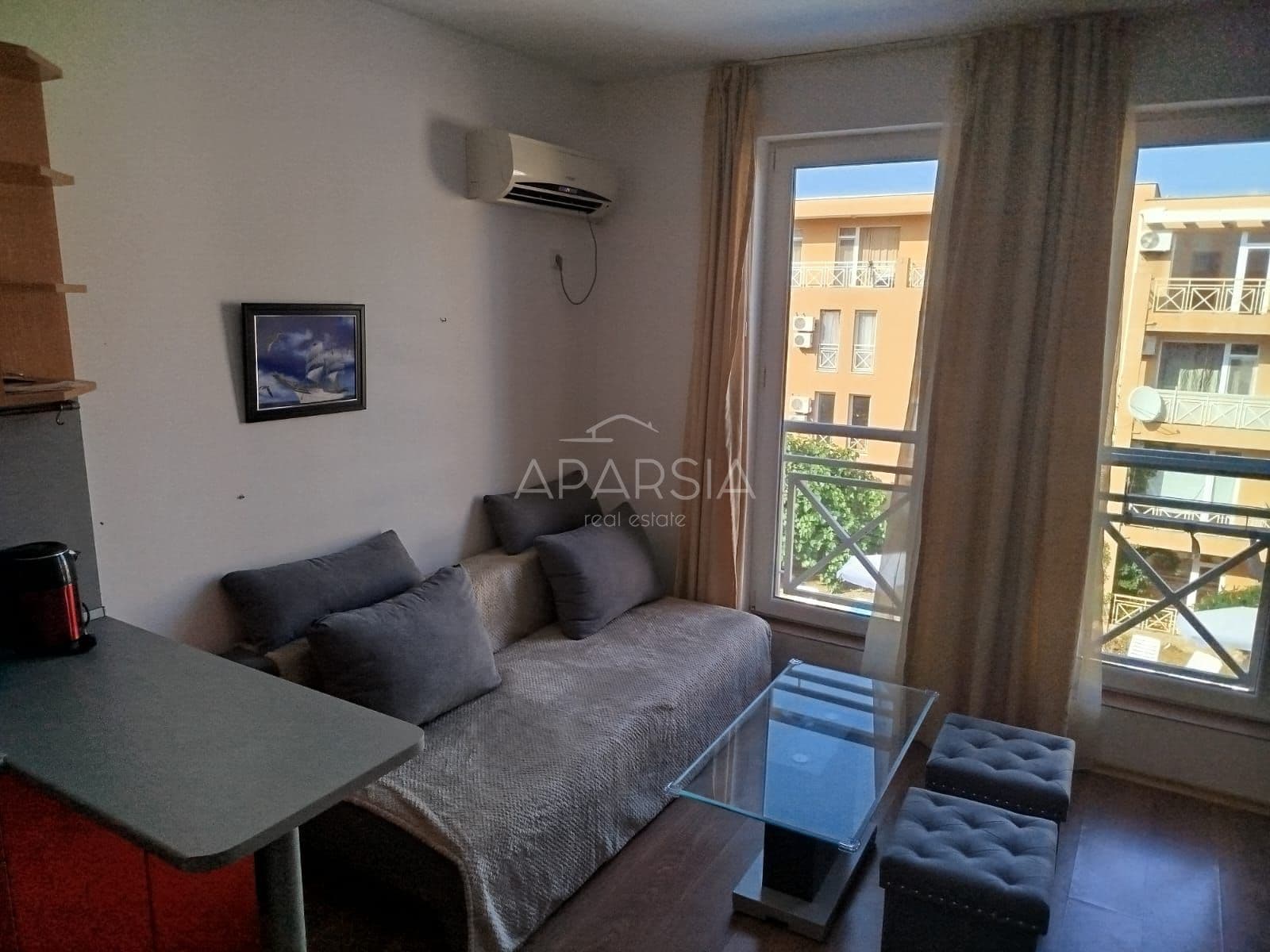Apartmán pri mori - Urgentný predaj, cena znížená na 35 500 €: Kompletne zariadený s výhľadom na bazén