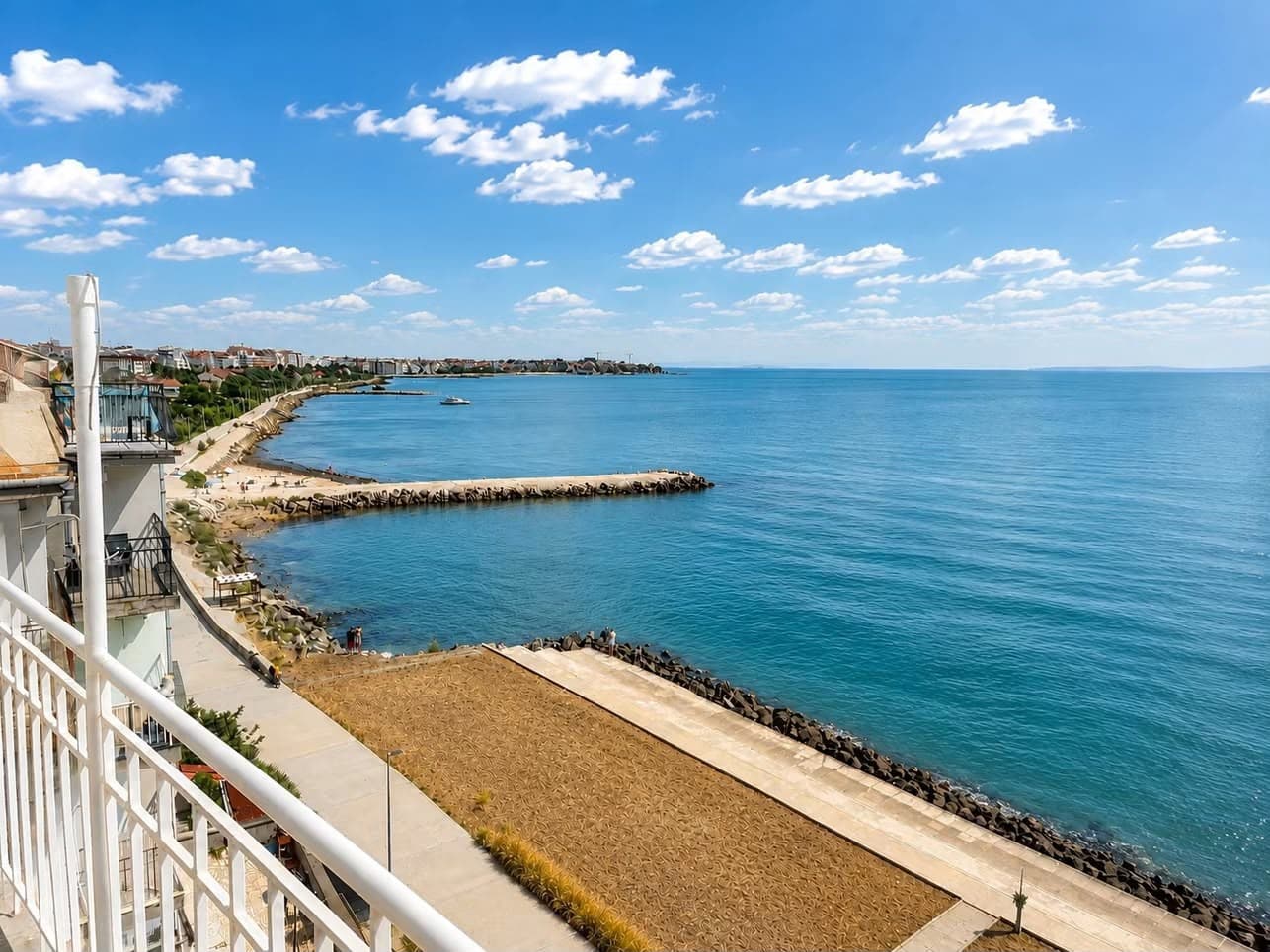 Apartmán s terasou a výhľadom na more, Pomorie