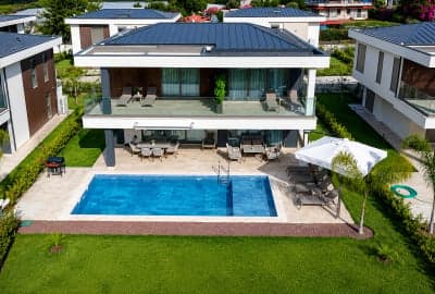 4-izbové vily s vlastnými bazénmi v Kemer, Antalya