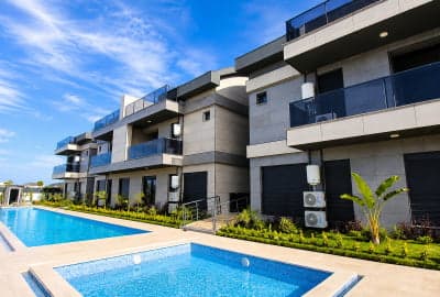 Mezonetová nehnuteľnosť v novom komplexe s bazénom v Beleku, Antalya