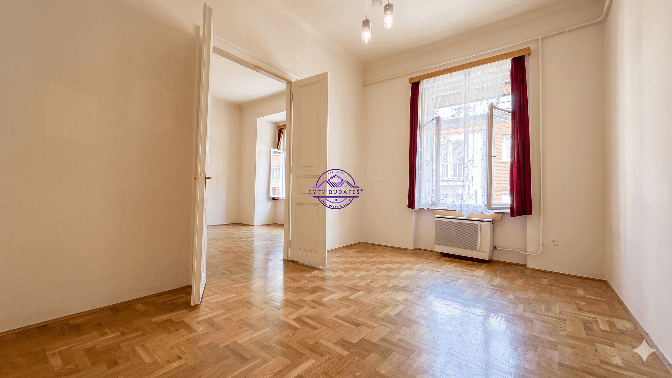 12-05 HISTORICKÝ SKVOST: Svetlý 69 m² byt s 3,75 m stropmi na Üllői út (Budapešť IX.)