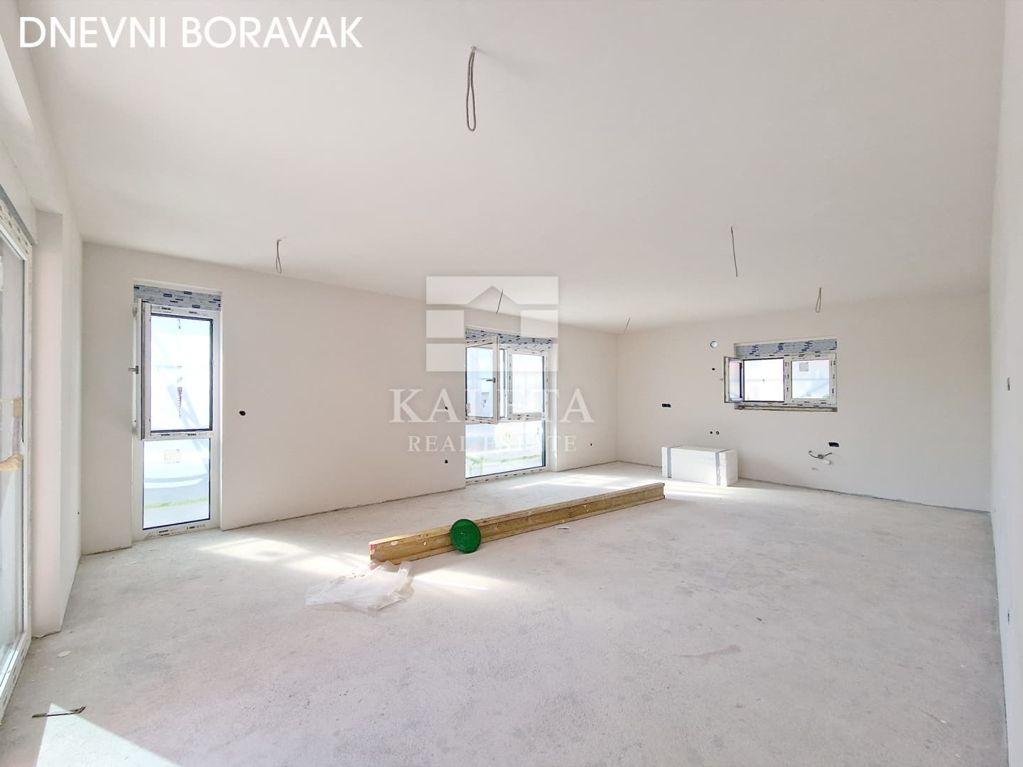 Vrsi / Zukve ā Veľký 3-izbový apartmĆ”n 100m od plÔže, výhľad na more