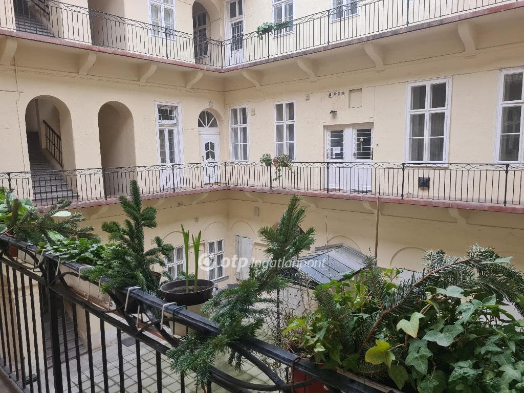 Elegantný veľkomeštiansky byt 72 m² – V. obvod Budapešti, Lipótváros, Dorottya ulica