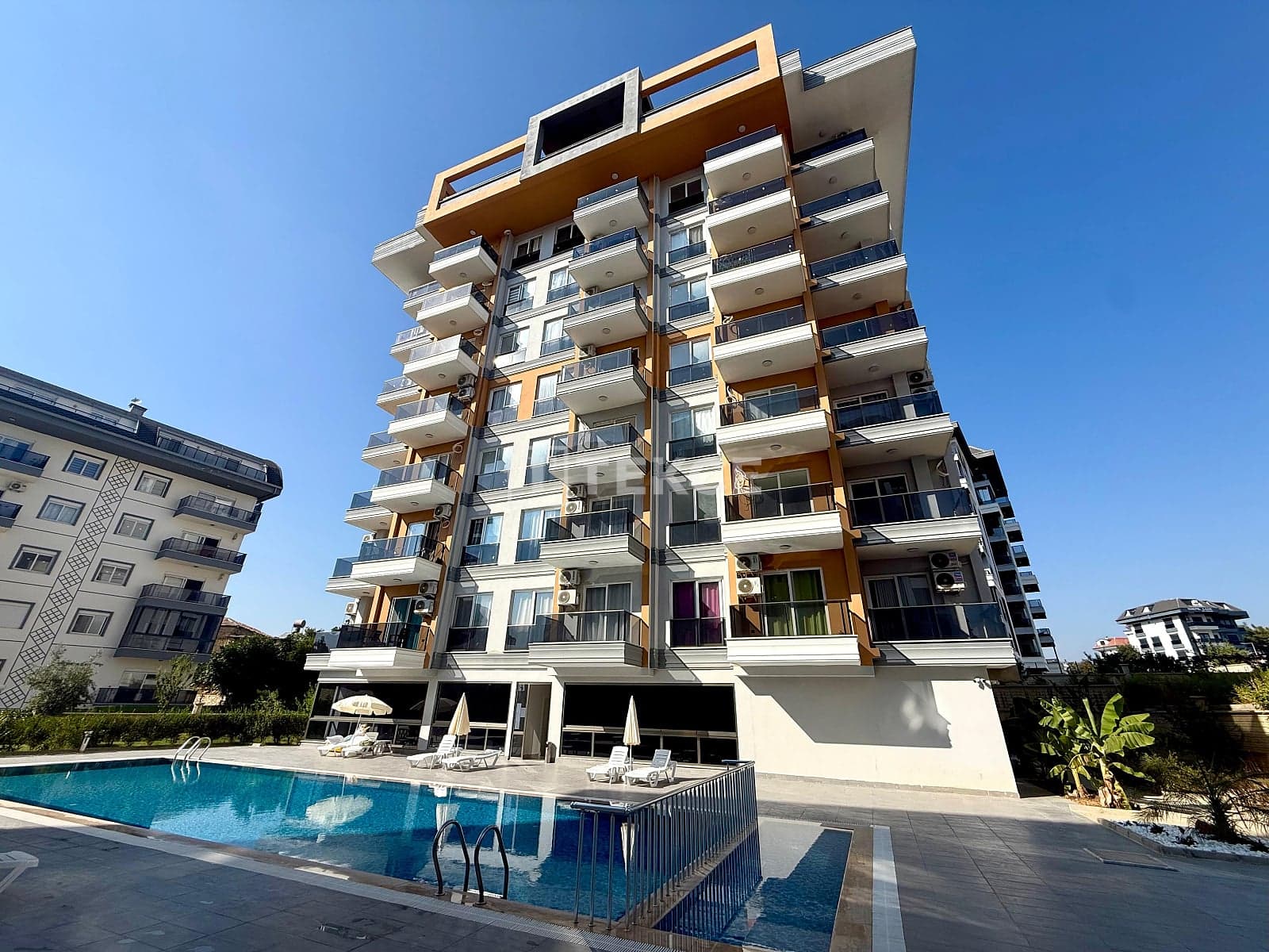 Byt v centre Avsallaru, Alanya s bazénom