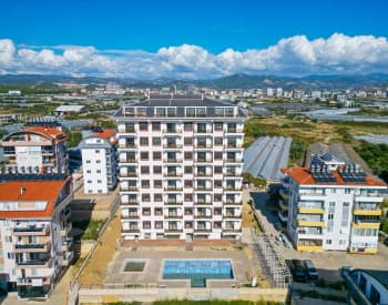 Byty s výhľadom na more a mesto v komplexe v Antalyi, Alanya