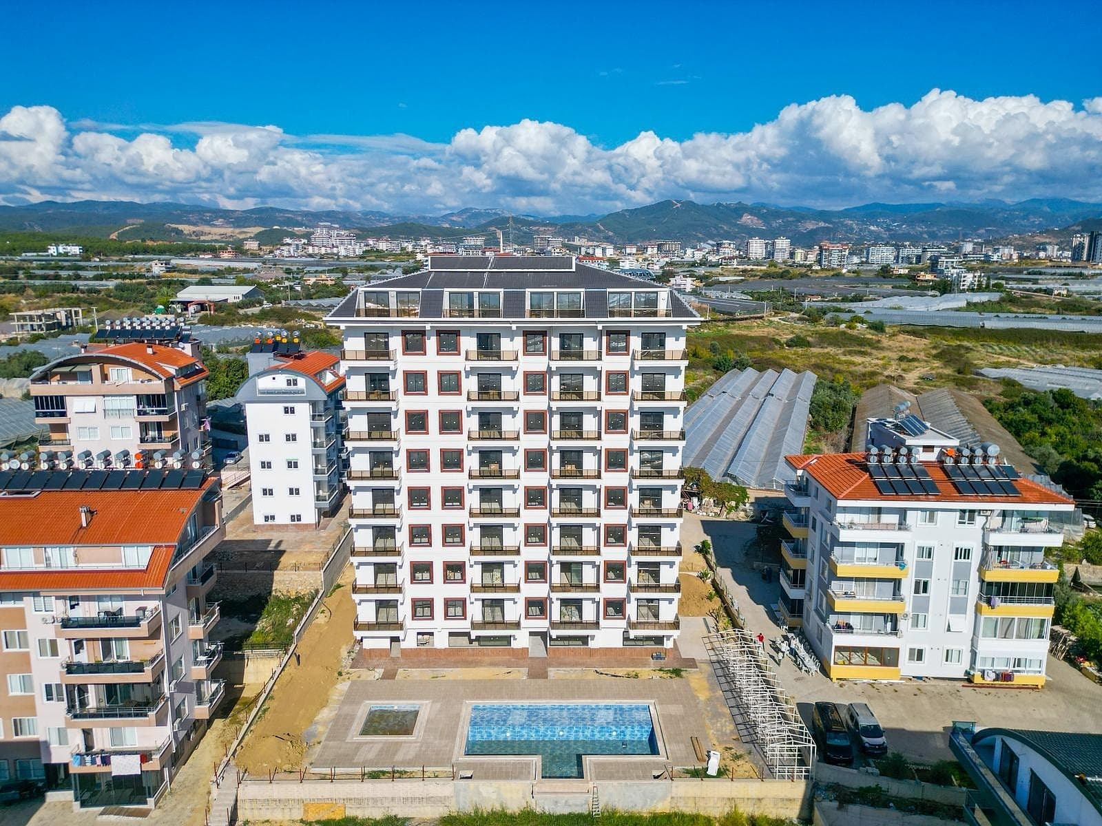 Byty s výhľadom na more a mesto v komplexe v Antalyi, Alanya