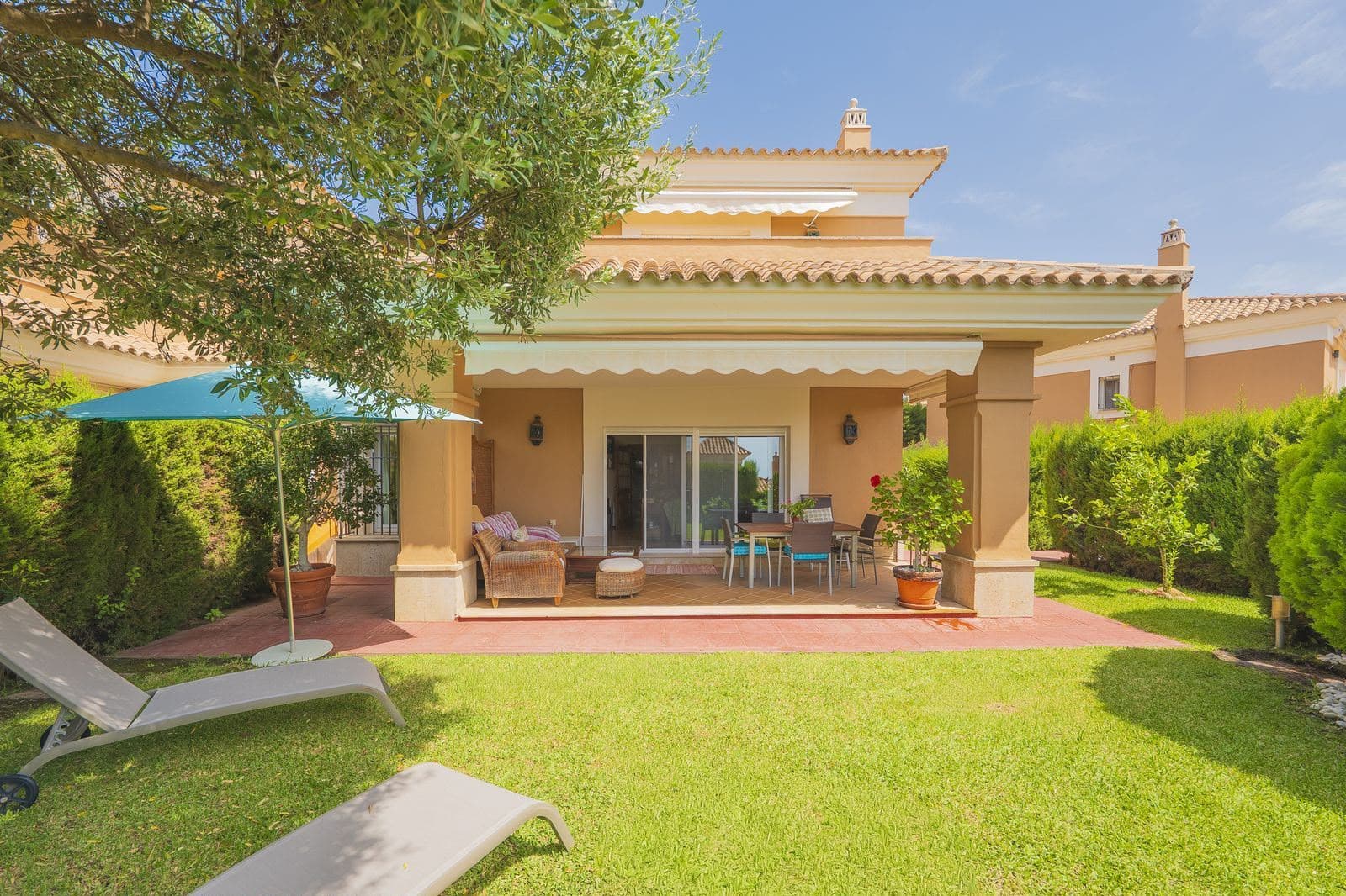 Dvojdom Santa Clara, Marbella East
