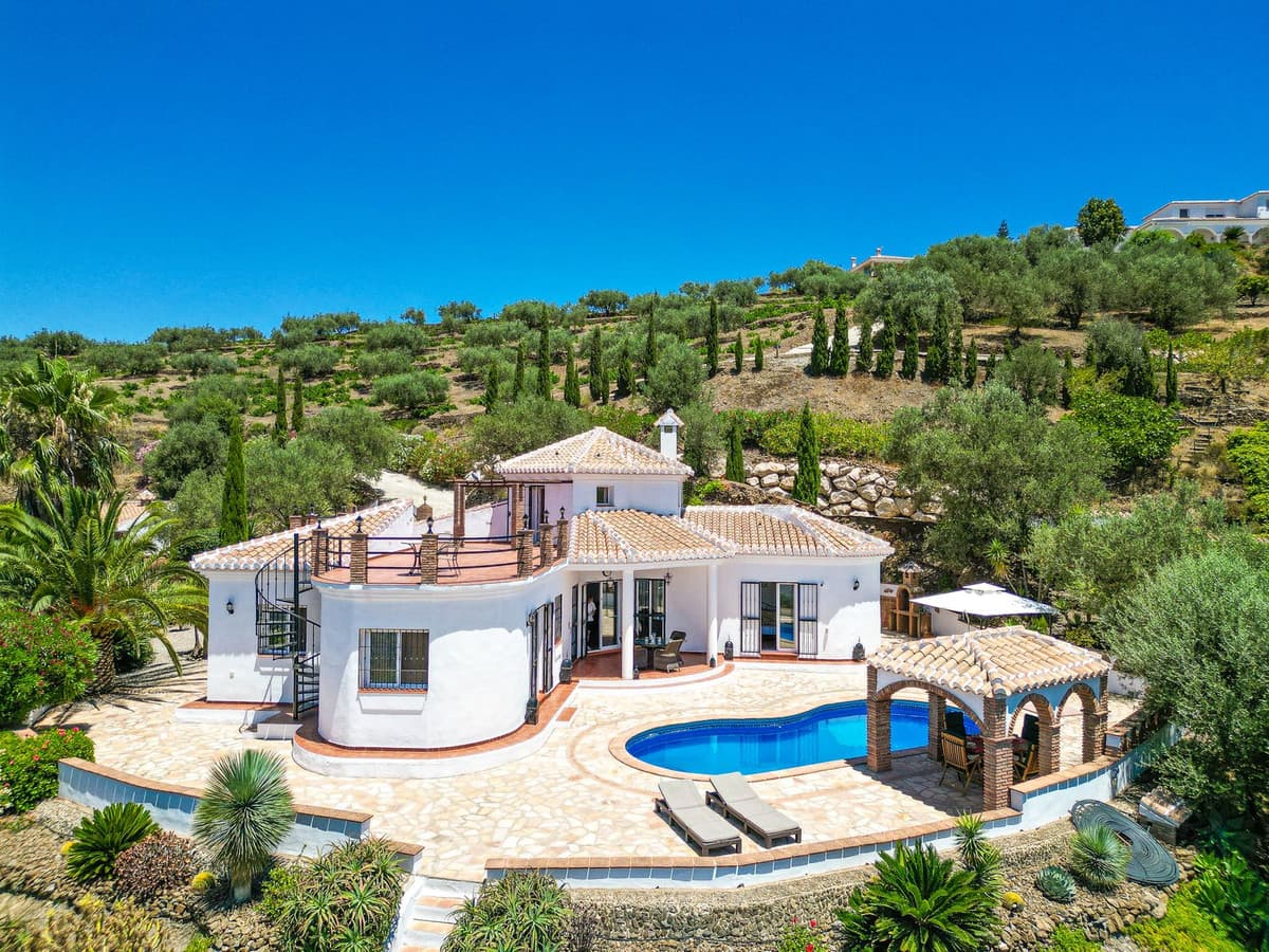 Samostatná vila v Arenas, Costa del Sol East, Španielsko