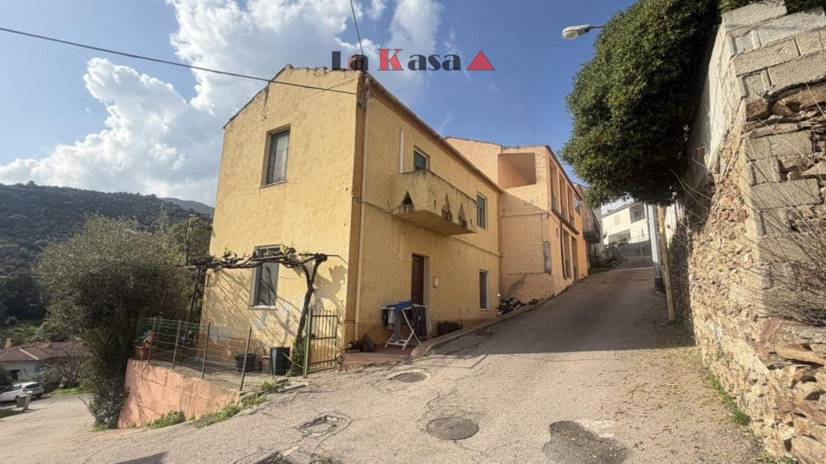 Samostatne stojaci dom na troch stranách v Talavà