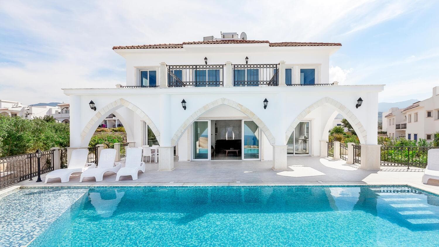 Seafront Infinity Pool Villa in Esentepe