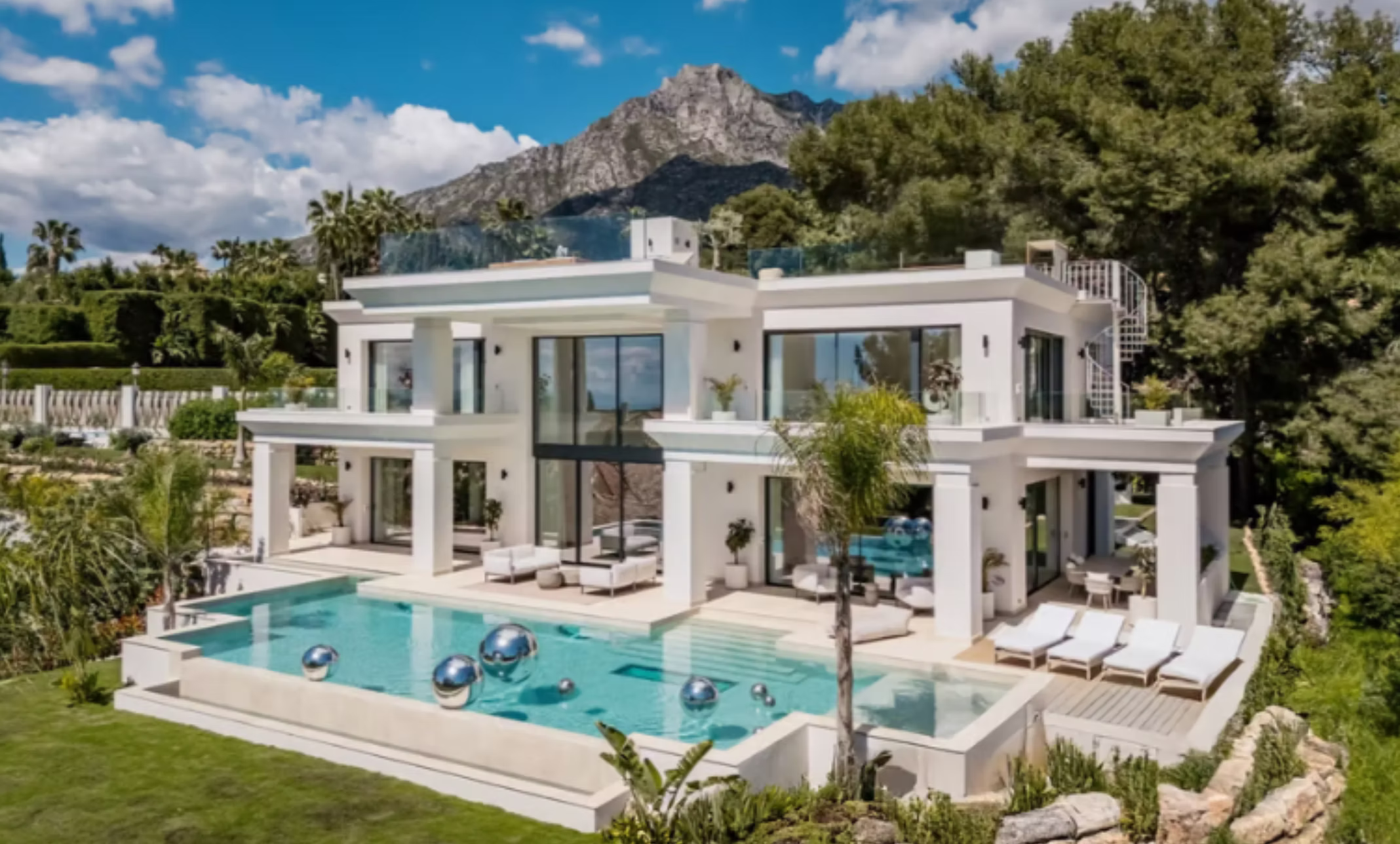 VILLA IN SIERRA BLANCA