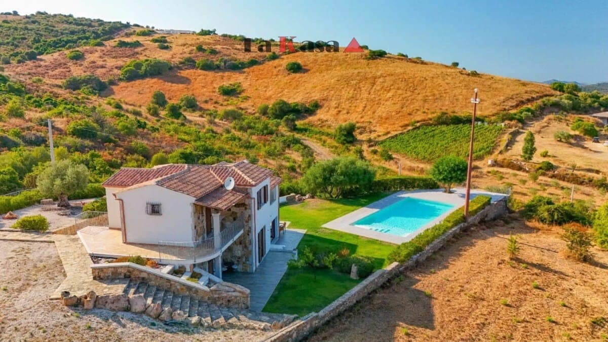 Villa Tamarispa s bazénom a výhľadom na more, Budoni